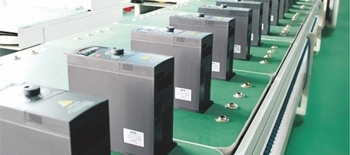 電動機與變頻器距離較遠時，要注意哪些事？